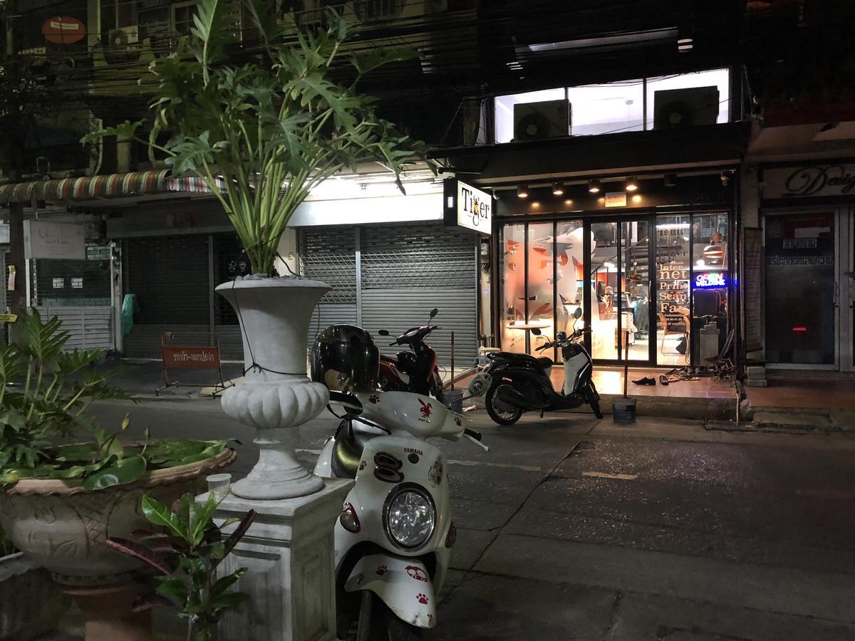 曼谷 仲夏夜旅舍旅舍 外观 照片